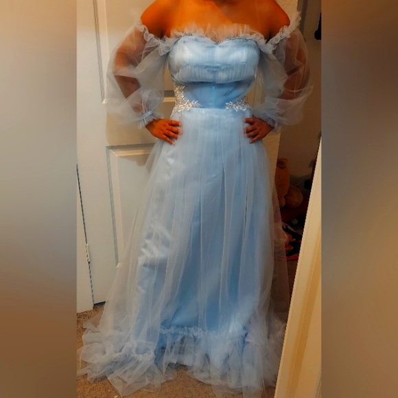 Formal dress - Picture 1 of 2